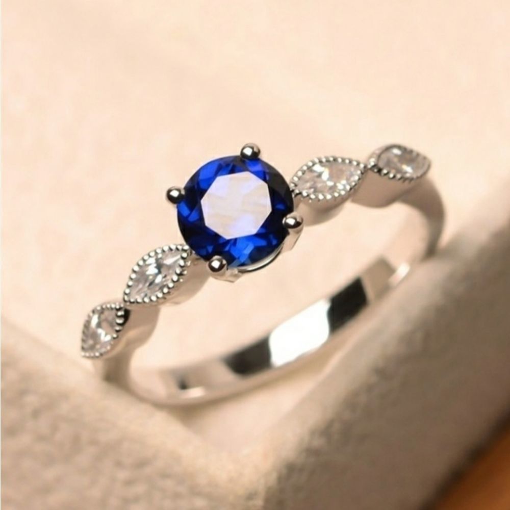 Beautiful Blue Topaz Sterling Silver 💙 Sz 6